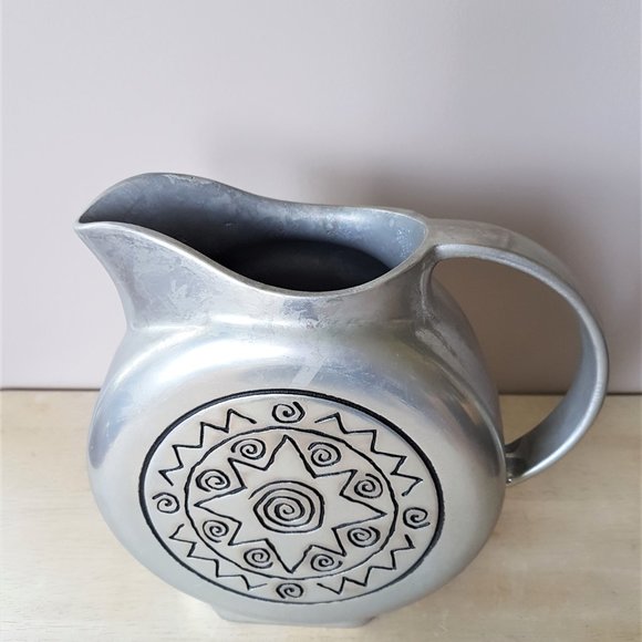 Pewter Wilton Armetale water pitcher. - Picture 2 of 5